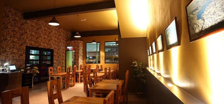 Razzmatazz Bistro, Pub & Lounge