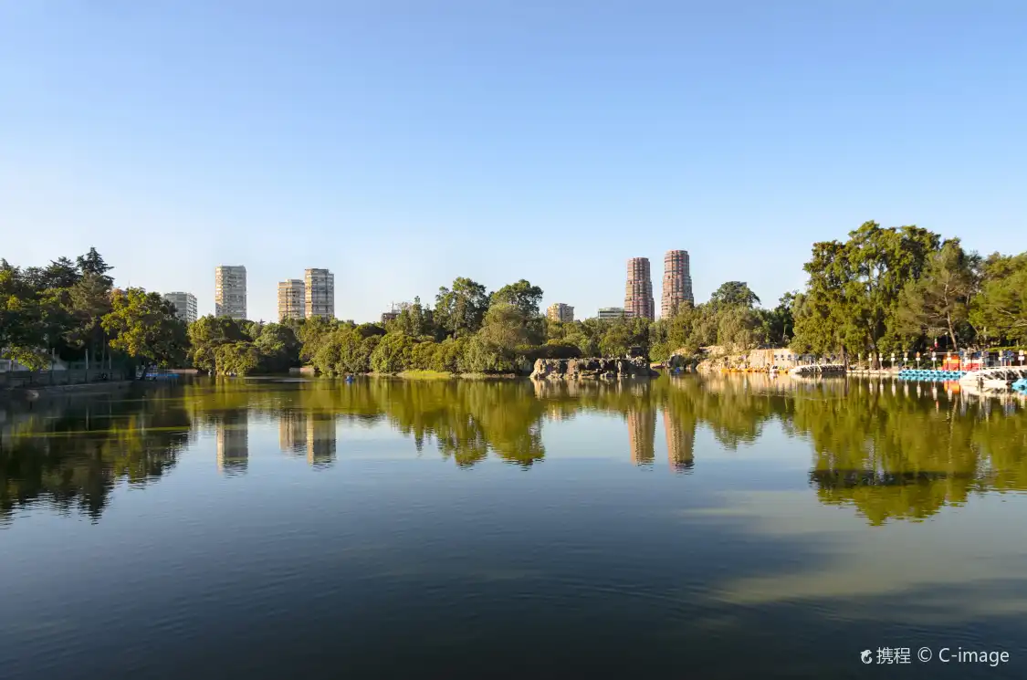 Hotels near Chapultepec Park