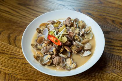 Tie Ge Bi ( Nan Tang Yi Qi )