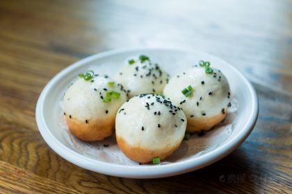 Tie Ge Bi ( Nan Tang Yi Qi )