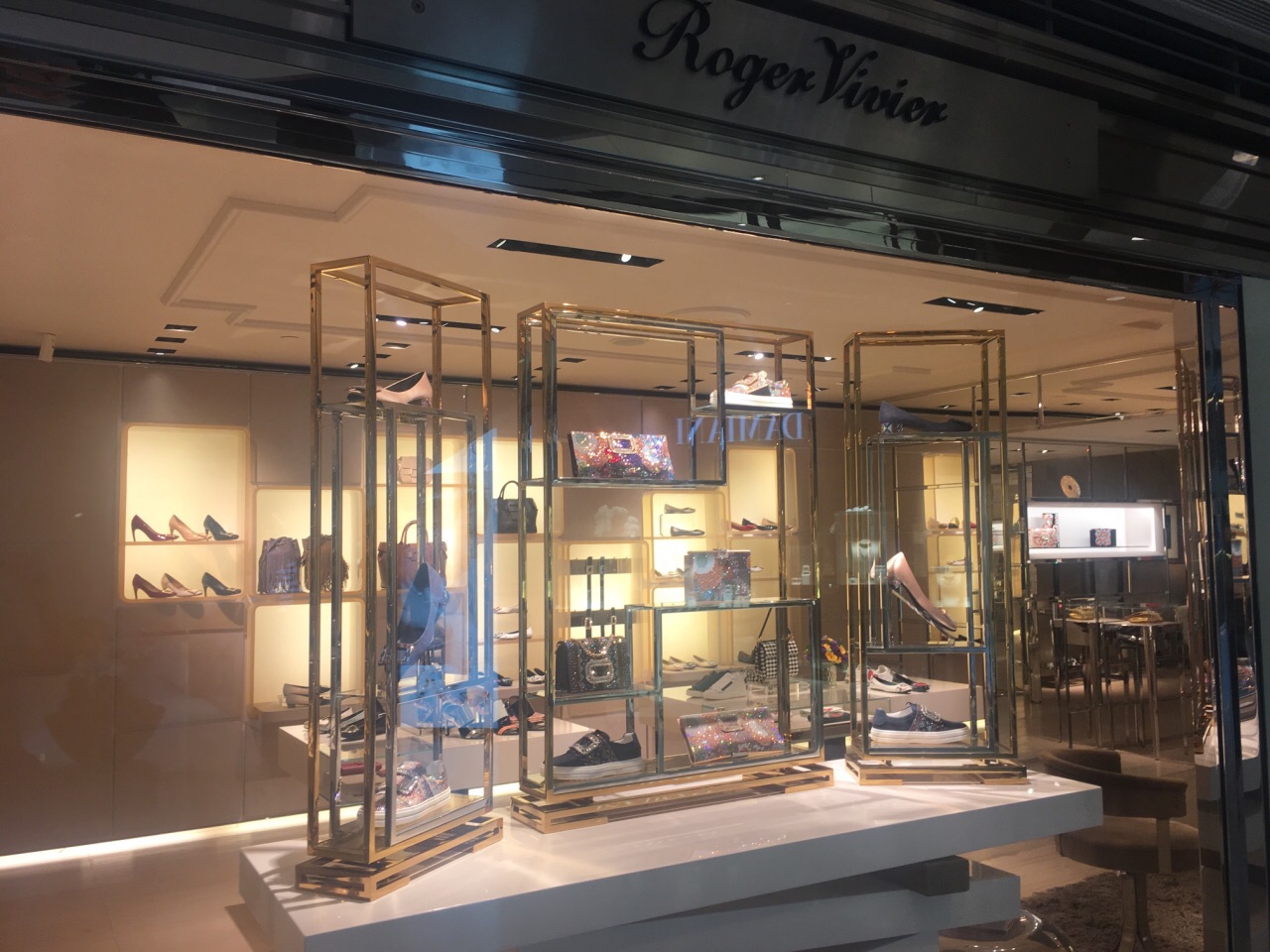 Shopping itineraries in Roger Vivier in July (updated in 2023) - Trip.com