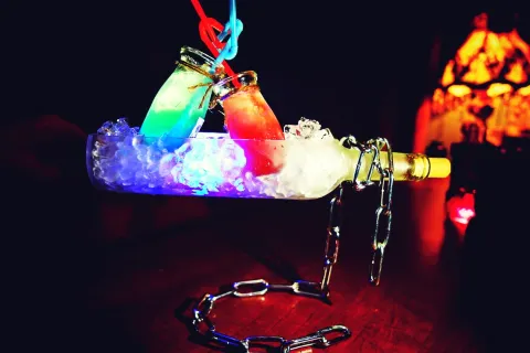 Meng BAR·zhuchanggeshouyinyue Bar