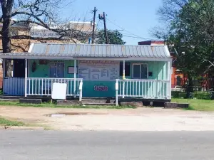 Friends & Neighbors Lunch Spot