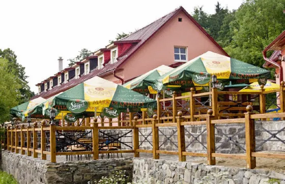 四海一家3號膳食旅館