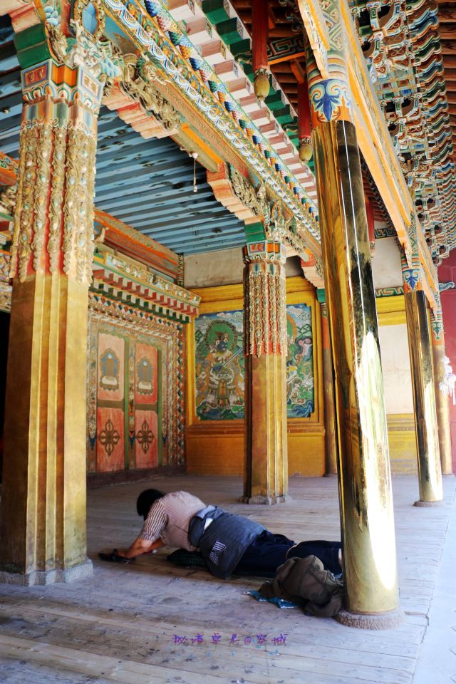 貢巴寺