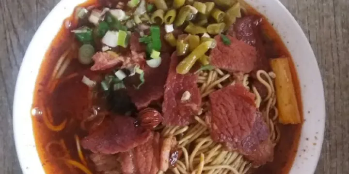 襄陽順平牛肉麵