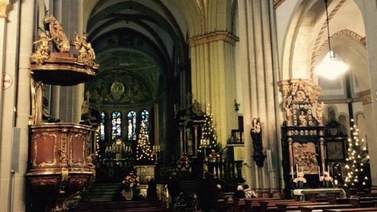 德国波恩大教堂 大约建立于11至13世纪 在历史上这座大教堂
