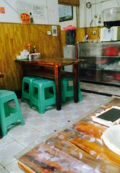 李記熱湯絲娃娃美食城