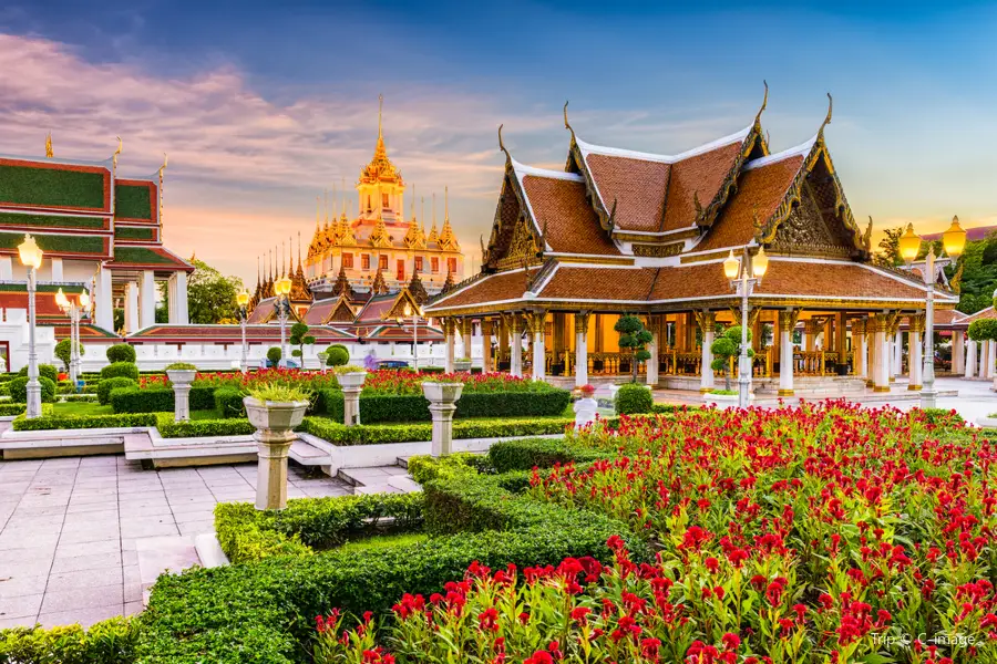 Wat Ratchanatdaram Woravihara (Loha Prasat)