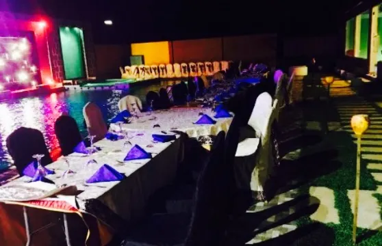 White House Pool Side Restaurant