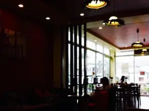 Classical Twist Cafe