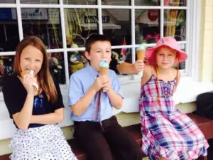 Twins Ice Cream Parlour