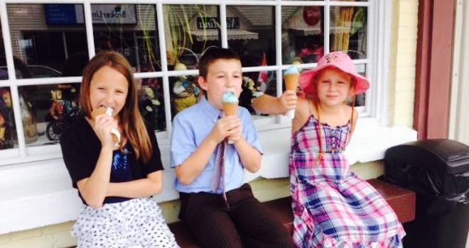 Twins Ice Cream Parlour