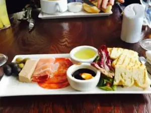 popinjay hotel bistro