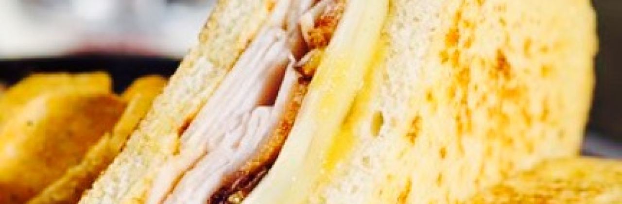 Holly's Gourmet Market & Cafe