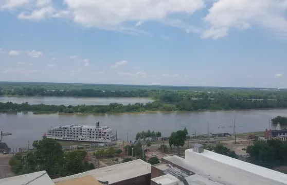 10 South Rooftop Bar & Grill