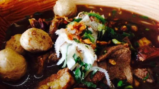 Nai Phon Boat Noodle (Here Phon)