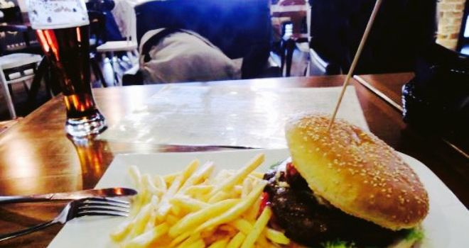 Sofa Beer & Burger