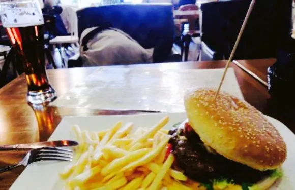 Sofa Beer & Burger