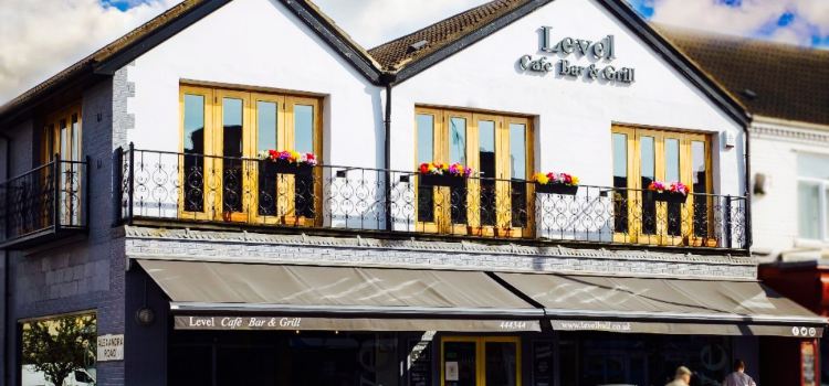 Level Cafe Bar & Grill