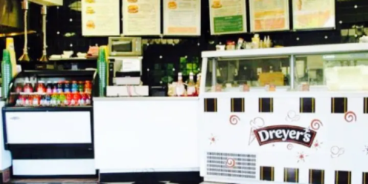 Phyllis' Giant Burgers