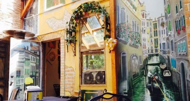 Piazza Navona Art Gallery & Cafe