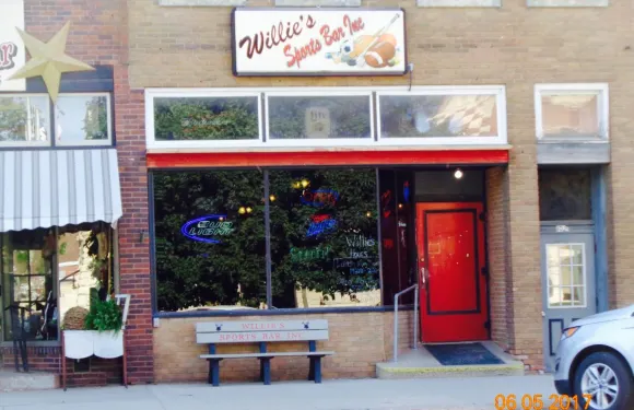 Willie's Sport Bar & Grill