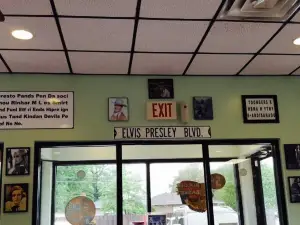 Boomarang Diner