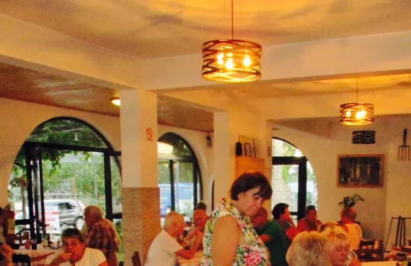 Londos Perasma Cafe Restaurant