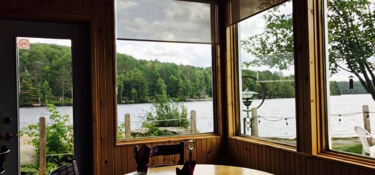 Spectacle Lake Lodge