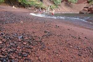 Kaihalulu (Red Sand) Beach