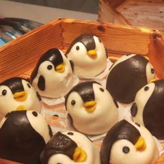 Emperor Penguin All Day Dining User Photo