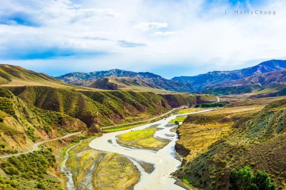 Danxia landform along Provincial Highway 101 in Urumqi