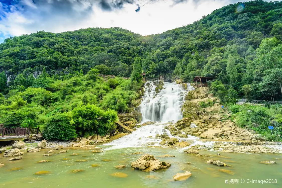 Hotel dekat Shenquan Valley Leisure Tourism Resort
