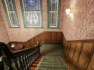 Duke's Restaurant & Bar