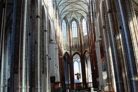 古建筑教堂，德国的一个很早期的教堂，也是当地人最多的一个弥撒