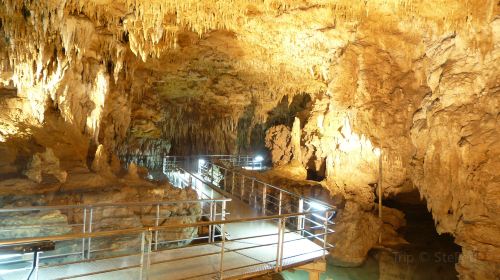 Gyokusendo Cave