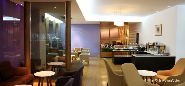 Escape Lounge T1