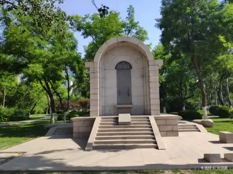 Hotels near Guoli Xinan Lianhe University Monument