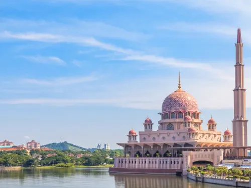馬來西亞不止是大海的藍色,還擁有一抹溫柔的粉紅色