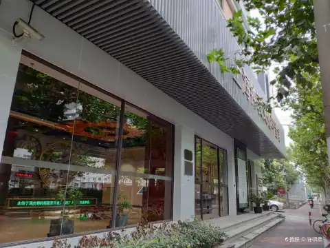 Hotels near Shanghai Clock Culture Science Museum