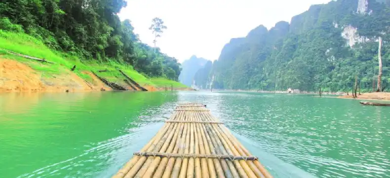 โรงแรมในอำเภอ พนม