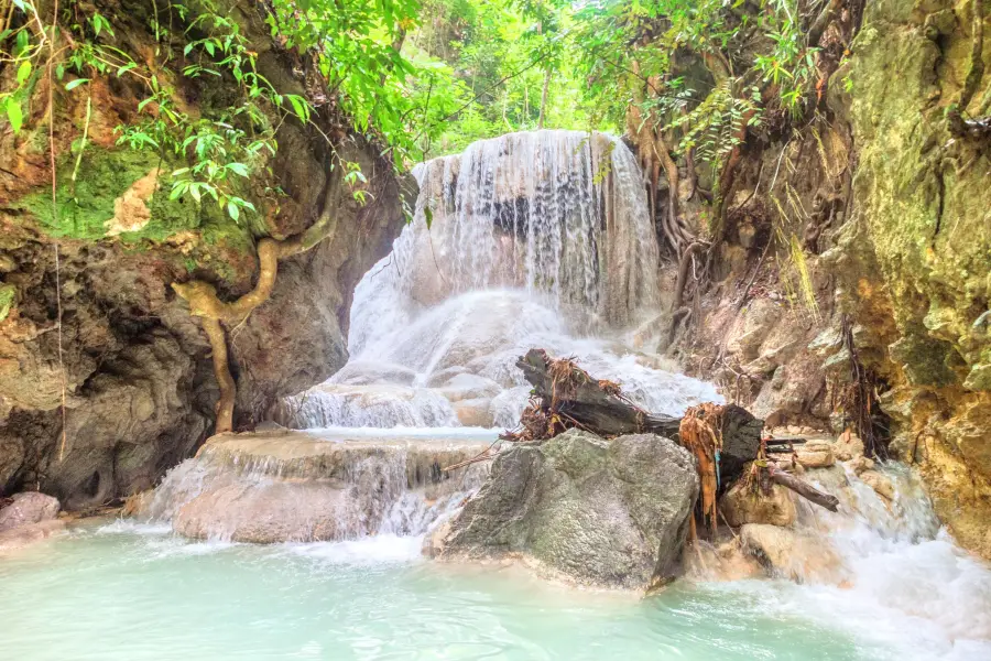 Aguinid Falls