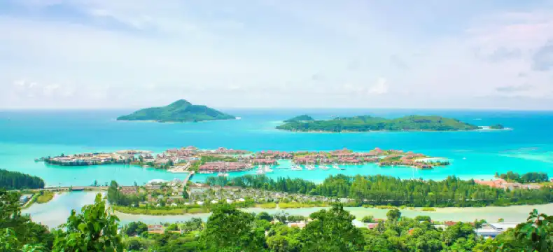 โรงแรมในลาดิกิว