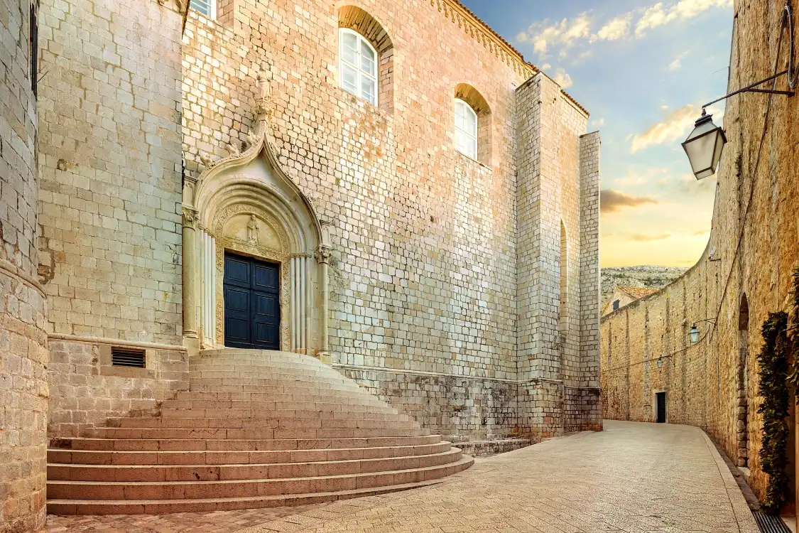 Отели рядом с достопримечательностью «Dominican Monastery & Museum»
