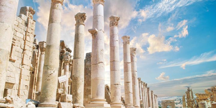 Colonnaded St