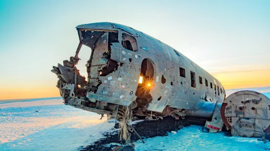 Crashed DC 3 Plane