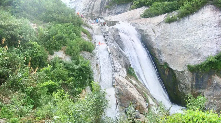 Tianjing Mountain Grand Canyon Drifting