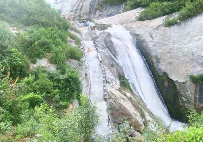 天景山大峡谷漂流