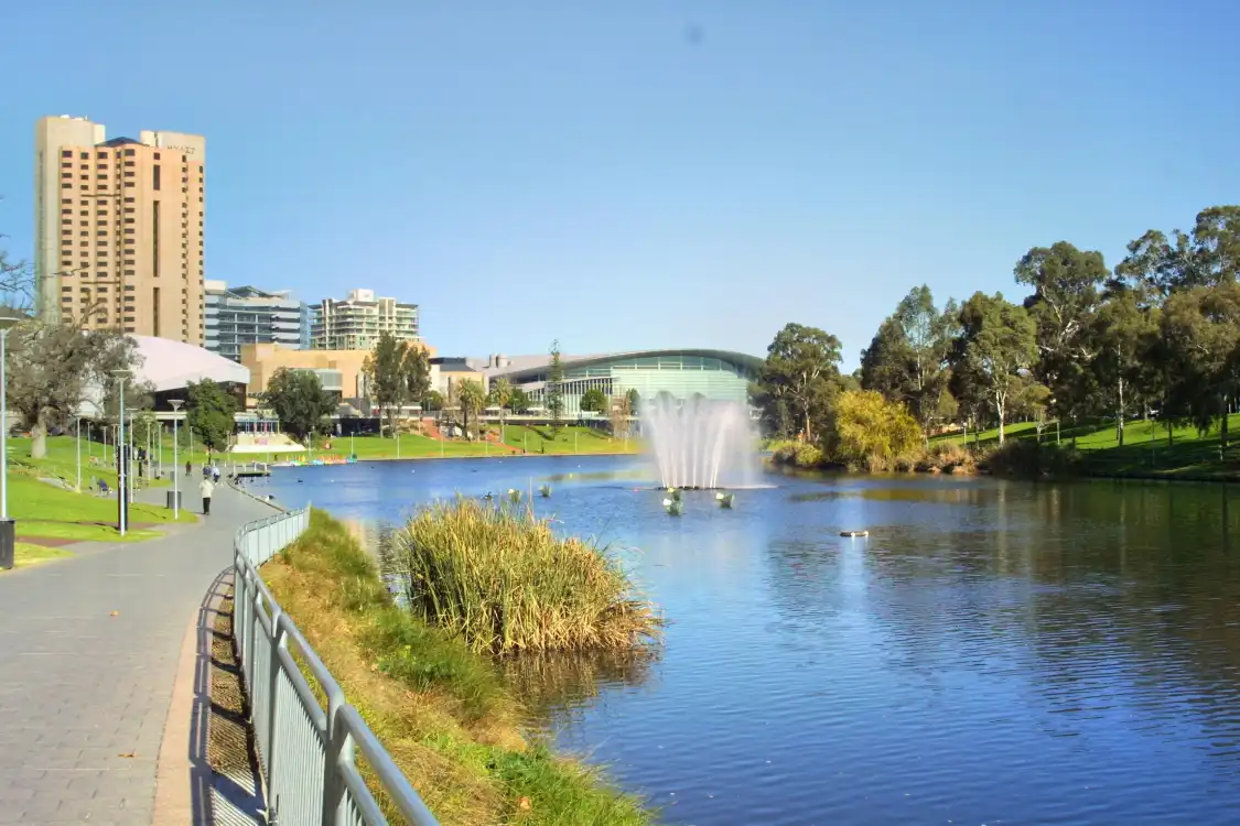 엘더 파크 로툰다 주변 호텔